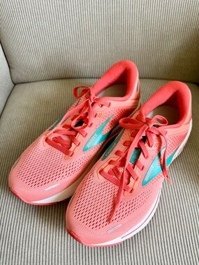 Brooks Adrenaline GTS 22 Womens Running Shoes Coral Teal Size 10.5 B